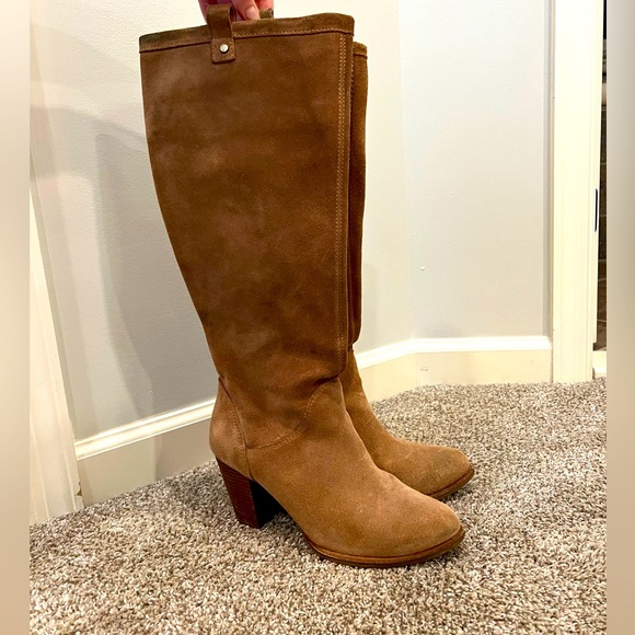 Ugg Suede Boot - Picture 2 of 6